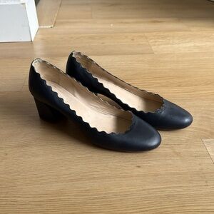 Chloe navy scalloped pumps
